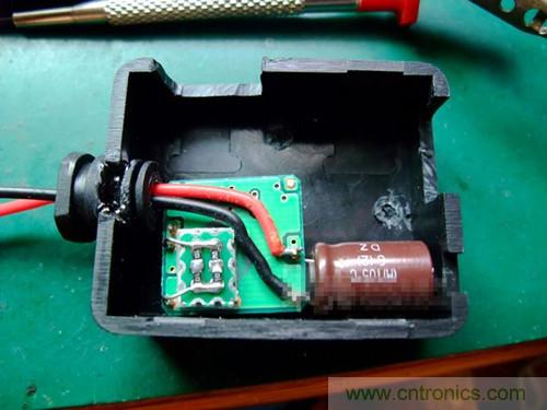 DIY:自制安全高效車(chē)用手機(jī)充電器