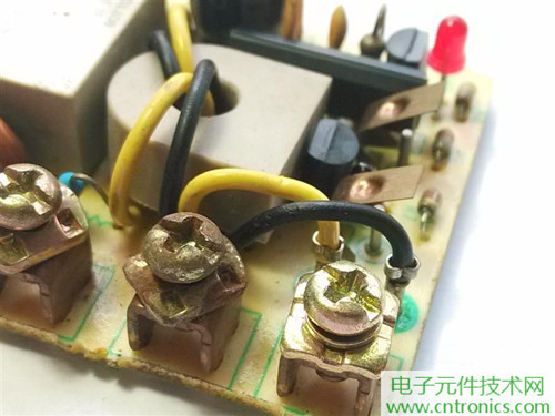 漏電保護器拆解:結(jié)構(gòu)有差異,做工不錯