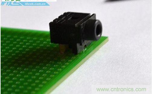 DIY：自制超炫音頻分配器，實現音箱共用