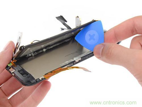 牛人強拆！新HTC One(M8)真機精密做工難修理