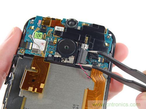 牛人強拆！新HTC One(M8)真機精密做工難修理