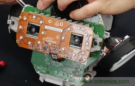 拆解筆記本不過癮，那就來拆拆日本情感機器人吧！