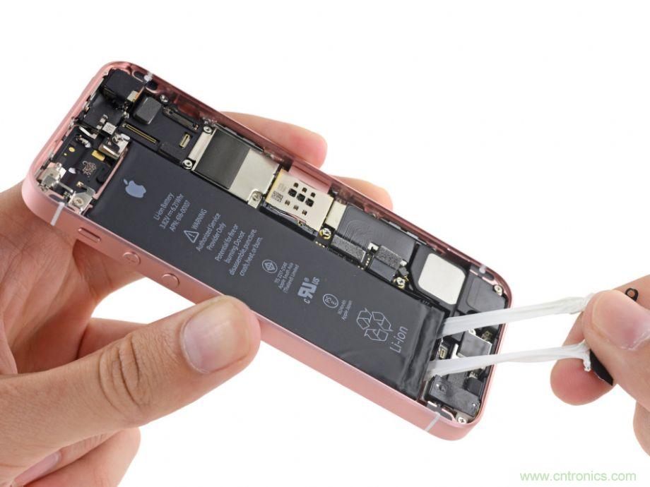 有什么地方沒有變？iPhone SE真機拆解
