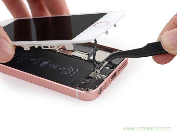 有什么地方沒有變？iPhone SE真機拆解