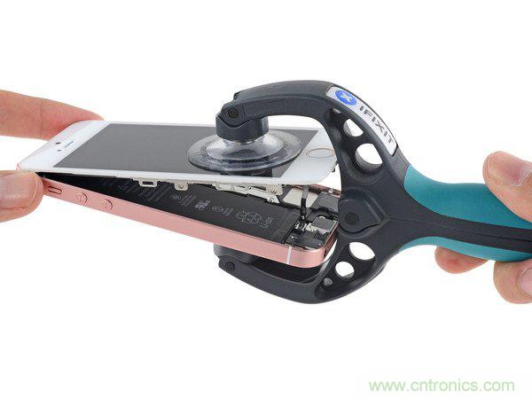 有什么地方沒有變？iPhone SE真機拆解