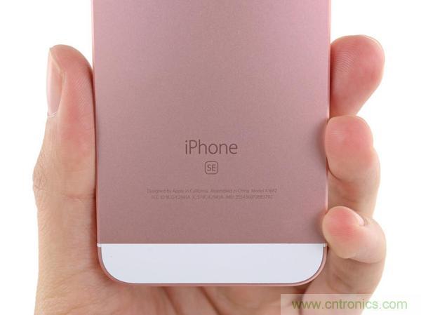 有什么地方沒有變？iPhone SE真機拆解
