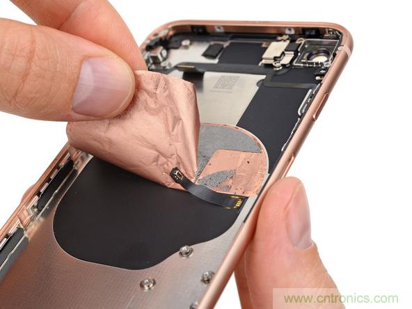 iPhone 8首拆:無線充電版本的iPhone 7?