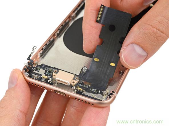 iPhone 8首拆:無線充電版本的iPhone 7?