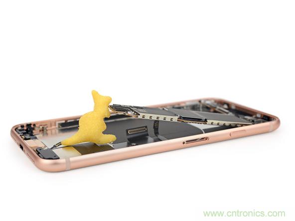 iPhone 8首拆:無線充電版本的iPhone 7?