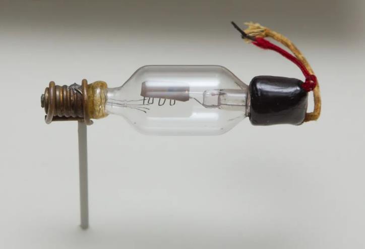 什么是電子管(真空管)? 什么是電子管(真空管)?